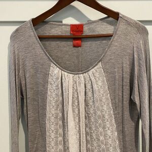 V Cristina Tunic Top Womens Small Grey Lace Shark bite‎ Hem Romantic Cottage